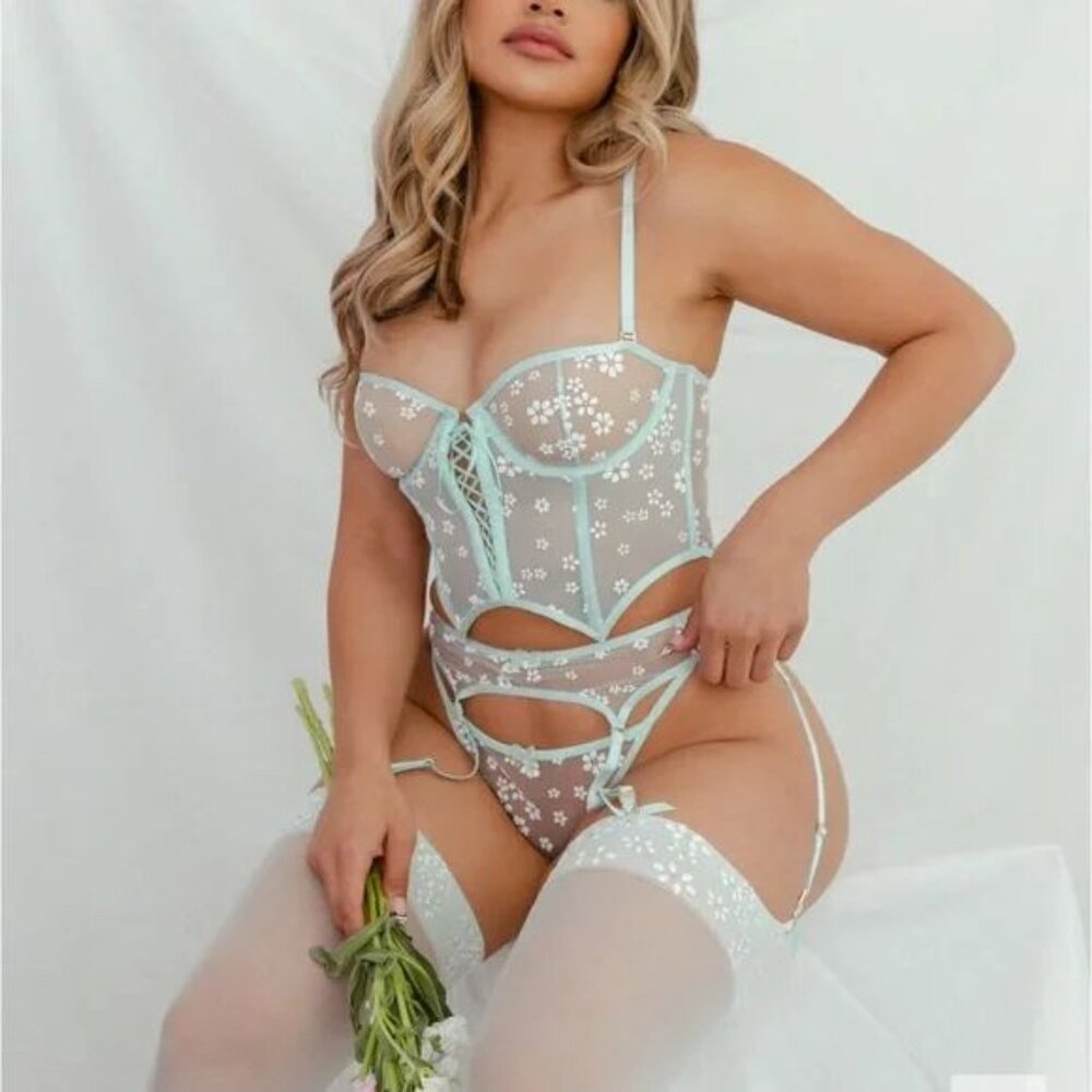 NWT/NWOT 5 Pc Lingerie Set Savage X Fenty Mint Green Puff Daisy